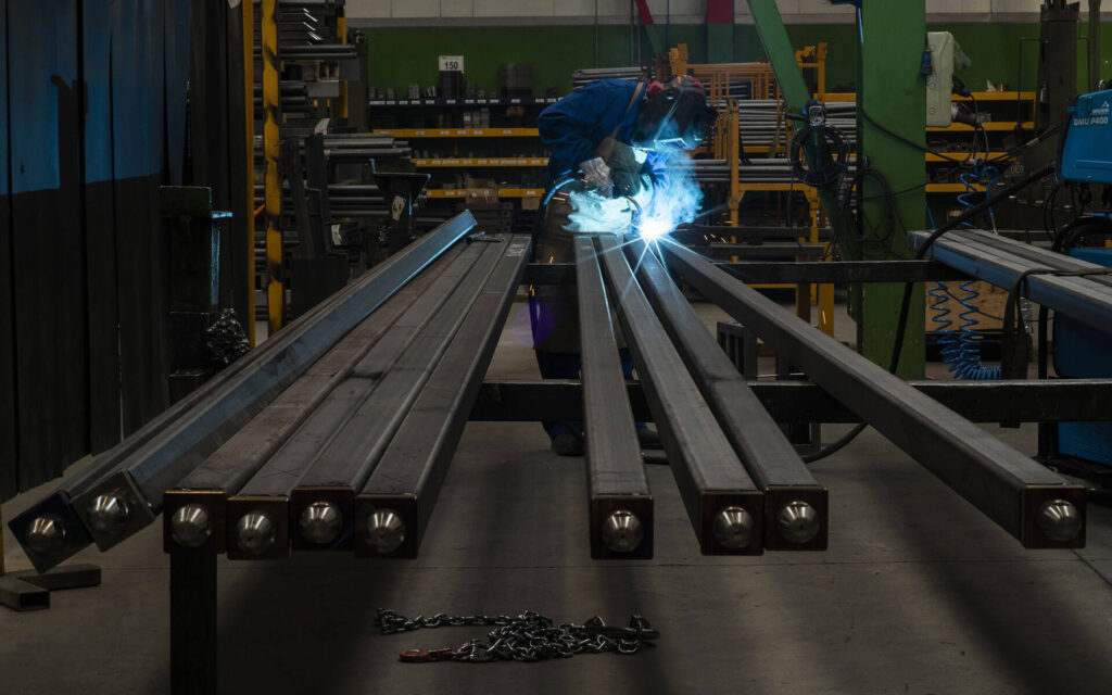 Torres y plumas. SOLDADURA Y CALDERERÍA