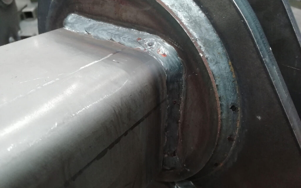 Torres y plumas. SOLDADURA Y CALDERERÍA